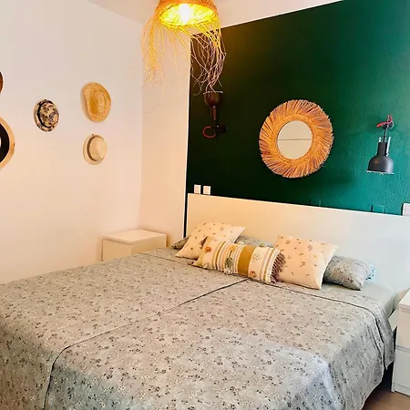 With Views Of Sea And Mountains Apartmán *