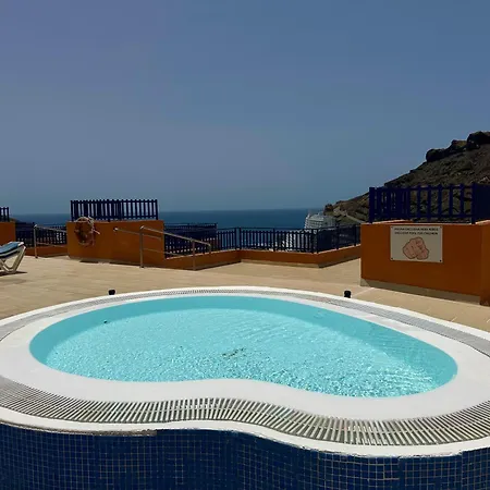 With Views Of Sea And Mountains Apartmán