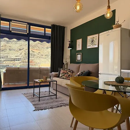 Apartman With Views Of Sea And Mountains *